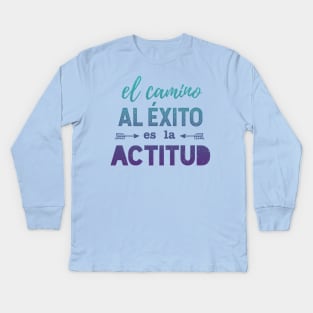 El camino al éxito es la actitud - blue design Kids Long Sleeve T-Shirt